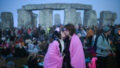 Die Sommersonnenwende in Stonehenge wird alljährlich festlich begangen. (Bild: AFP)