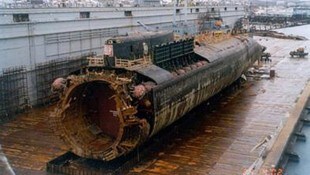 El naufragio del submarino ruso de propulsión nuclear Kursk: 119 marineros murieron en 2000 cuando el coloso de 154 metros se hundió.  (Imagen: englishrussia.com)