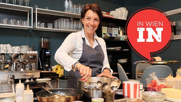 Karin Payer liebt es, hinter der Bar mitten im Gastraum vor den Gästen zu kochen. (Bild: Zwefo, Krone KREATIV)