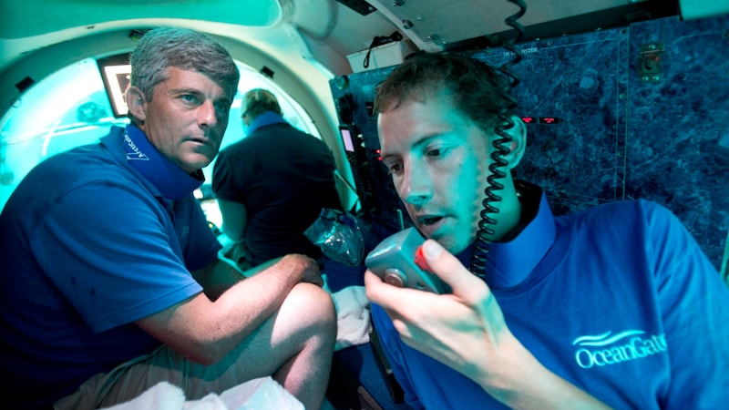 OceanGate founder Stockton Rush (left) liked to present himself as the Elon Musk of the deep sea. Quick successes were more important to him than extensive testing. (Bild: AP)