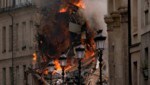 Nach der Explosion brach ein Feuer aus. (Bild: APA/AFP/ABDULMONAM EASSA)