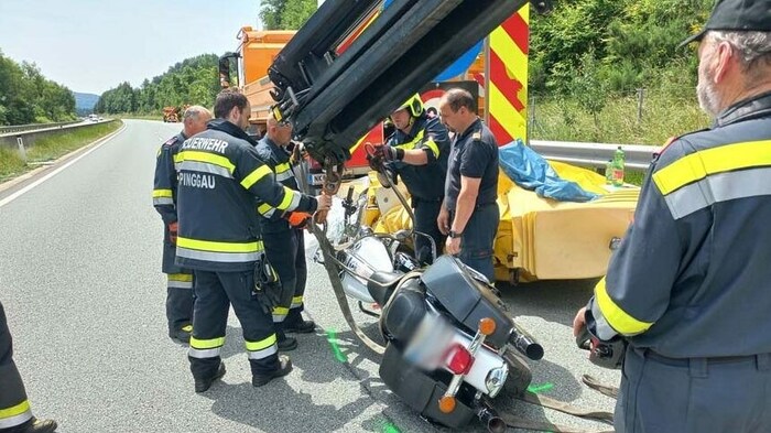 Der Biker dürfte den Asfinag-Lkw offenbar übersehen haben.
