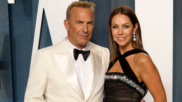 Kevin Costner mit Noch-Ehefrau Christine Baumgartner (Bild: APA/Getty Images via AFP/GETTY IMAGES/Frazer Harrison)