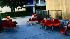 Die Maturanten versperrten mit Stühlen die Rettungszufahrten.
