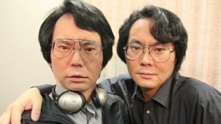 El profesor doble: Hiroshi Ishiguro con su gemelo digital (Imagen: picturedesk.com)