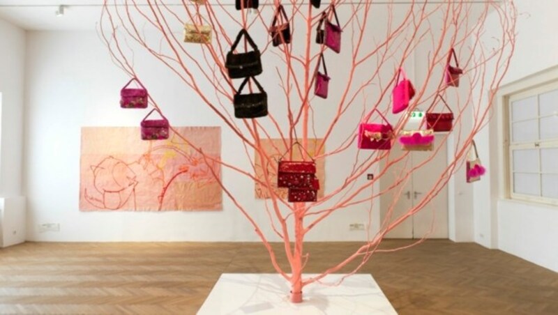 Die Handtaschen der Beautys (Bild: Maritsch)