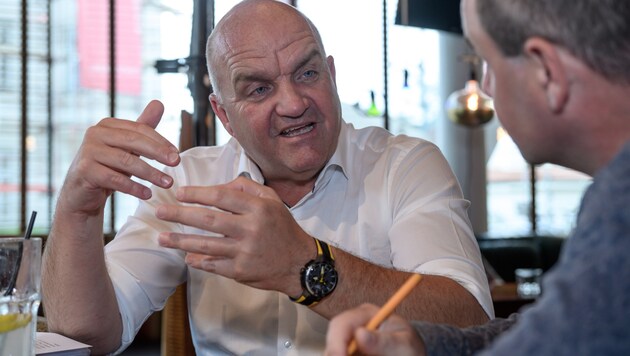 AK-Chef Markus Wieser übt im Interview mit der „Krone“ heftige Kritik am Sozialsystem.