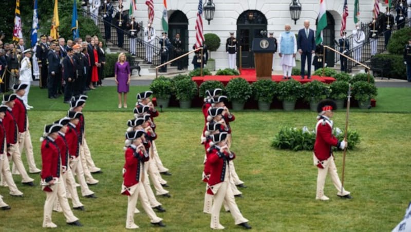 Das Schauregiment Fife and Drum Corps präsentierte sich beim Staatsbesuch von Modi. (Bild: AFP or licensors)