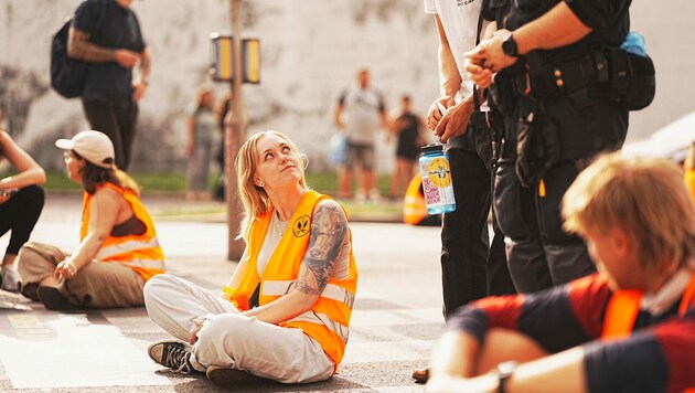 Kleben, Sitzestreiks, langsame Protestmärsche und ein paar Überraschungen sind geplant. (Bild: Letzte Generation Österreich )