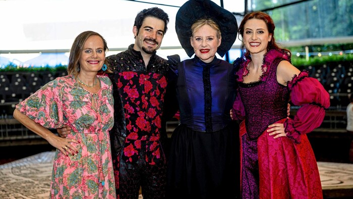 Intendantin Blum mit ihren Stars: Curdin Caviezel, Elisabeth Engstler & Soi Schüssler (v. li.)