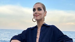 Blaues Meer, blaues Kleid, blaue Augen: Côte d‘Azur eben. (Bild: https://www.instagram.com/chiaraferragni)