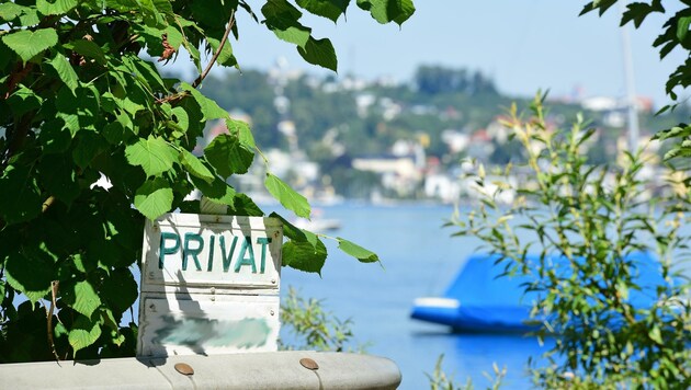 Nur noch 13 Prozent der Uferlänge am Attersee sind öffentlich zugänglich. (Bild: Wolfgang Spitzbart)