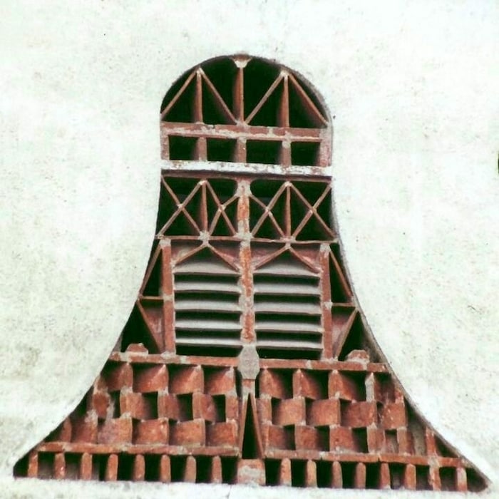 Glockenform: oft nahe einer Kirchen (Treffelsdorf).