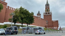 Die Wagner-Söldner könnten in wenigen Stunden in der russischen Hauptstadt eintreffen. Die Sicherheitskräfte bringen sich in Stellung. (Bild: APA/AFP)