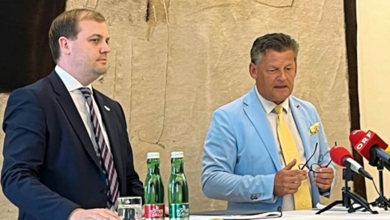 Bürgermeister Christian Scheider mit seinem Büroleiter Patrick Jonke (links) (Bild: Felix Justich)