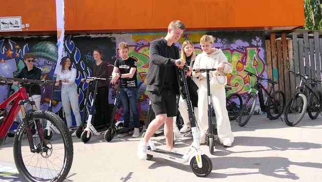 Im Vorjahr testeten die Jugendlichen in der Mobilitätswoche die Öffis und andere Verkehrsmittel in Osttirol. (Bild: Martin Oberbichler)