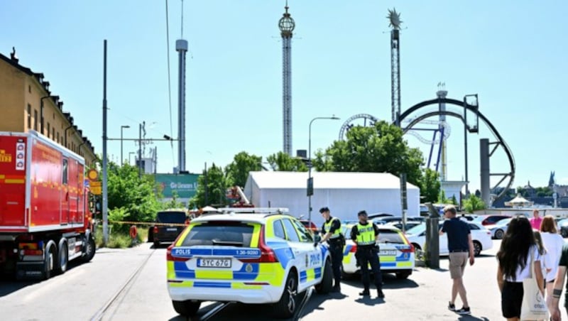 Der Vergnügungspark wurde geräumt, Absperrungen wurden errichtet. (Bild: Claudio Bresciani/TT)