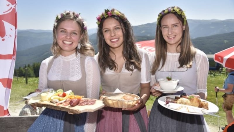 Die Kößlbacher-Töchter packten fleißig mit an (Bild: Holitzky Roland)