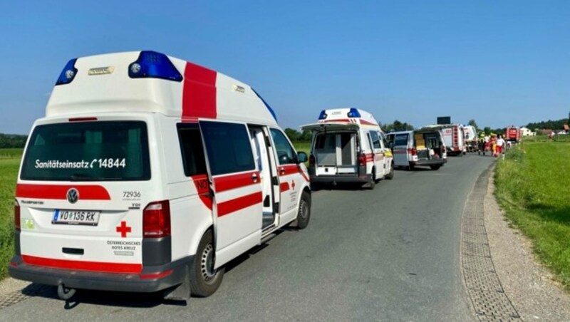 Ein Großaufgebot an Rettungskräften stand im Einsatz (Bild: M. Hausegger/Rotes Kreuz Stmk.)