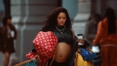 Rihanna und ihr Babybauch werben für die neuesten Speedy-Bags von Louis Vuitton. (Bild: Louis Vuitton)