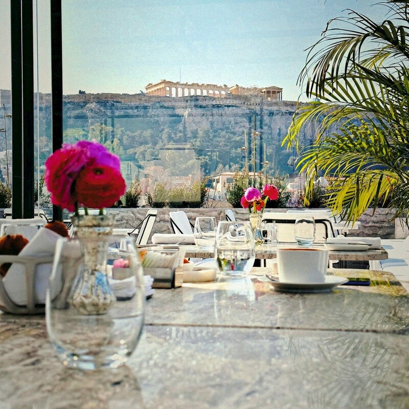 Die Akropolis scheint im The Dolli allgegenwärtig - vom Rooftop-Restaurant sowieso, das auch einheimische Gäste lieben, aber ebenso von manchen Suiten! (Bild: Grecotel)