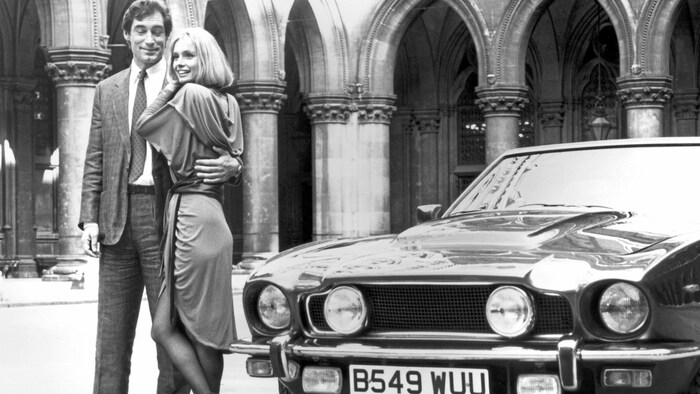 Timothy Dalton wurde im Wiener Rathaus als neuer Bond-Darsteller präsentiert, gefilmt wurde u. a. im 9. und 18. Bezirk.