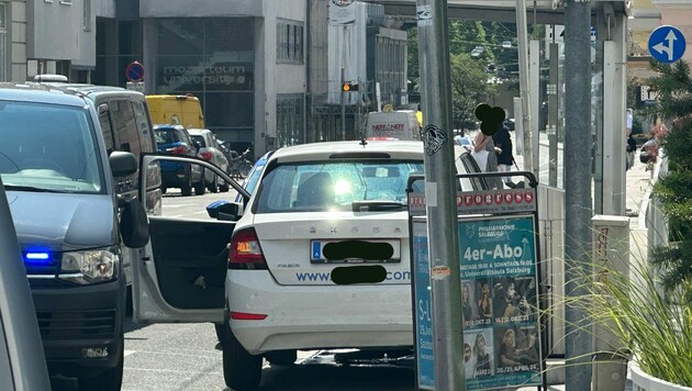 Nach der Verfolgungsjagd quer durchs Zentrum der Stadt Salzburg kam der Fahrer erst in der Nähe des Mirabellplatzes zum Stehen. (Bild: M. Tschepp, Krone KREATIV)
