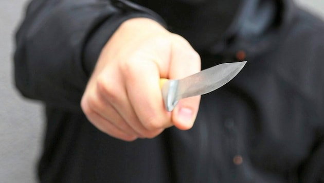 In Moosdorf (Bezirk Braunau) wurde eine Frau mit einem Messer attackiert. Sie erlitt eine tiefe Schnittwunde (Symbolbild). (Bild: Daniel Scharinger)