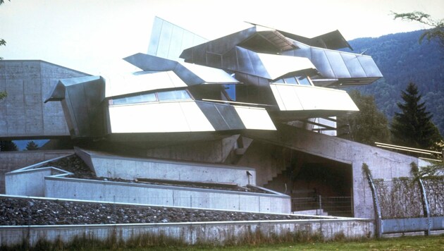 Das Steinhaus des Architekten Günther Domenig wurde in den Jahren von 1982 bis 2008 am Ossiacher See errichtet. (Bild: Steinhaus)