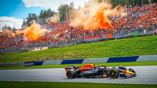 Spektakel vorprogrammiert: Über 300.000 Fans feuern Verstappen und Co. an. (Bild: Sepp Pail)