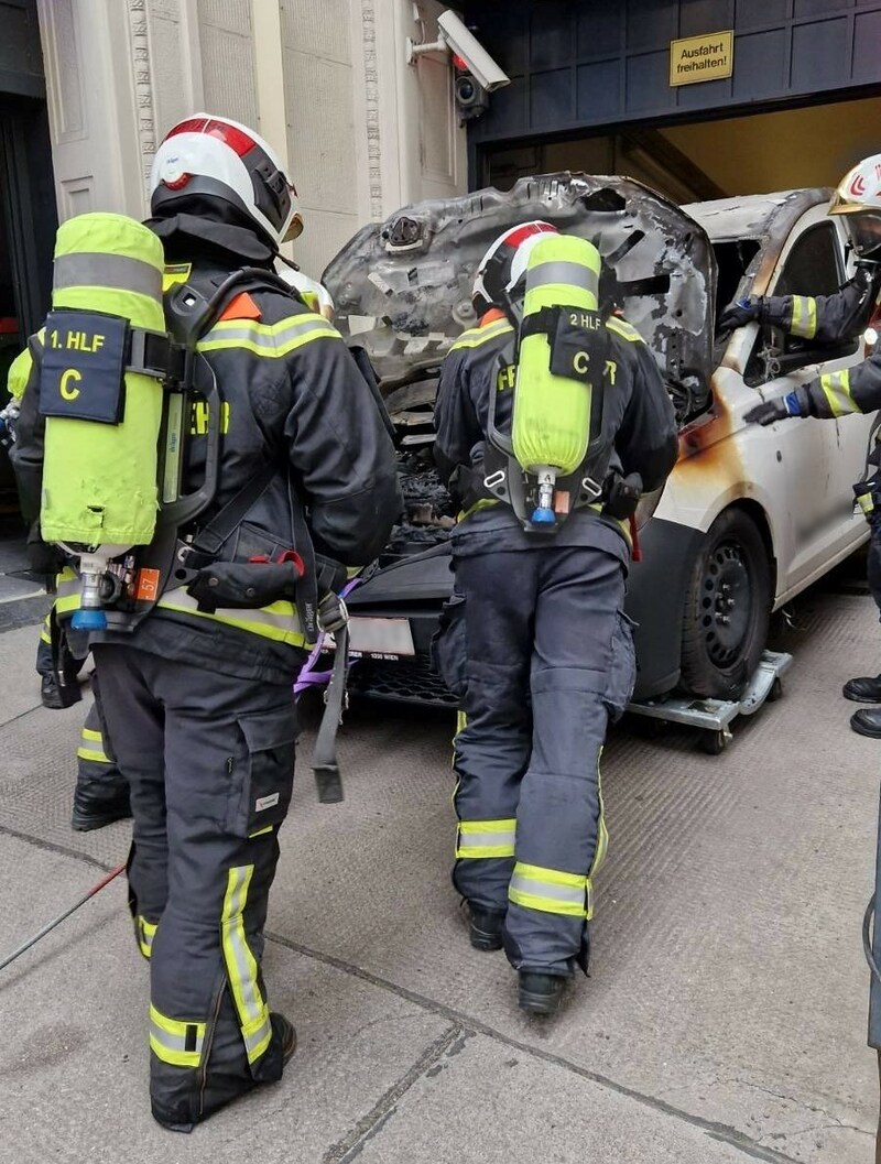 Die Einsatzkräfte konnten die Flammen rasch unter Kontrolle bringen. (Bild: Stadt Wien I Feuerwehr)