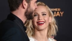 Liam Hemsworth und Jennifer Lawrence standen für die „Tribute von Panem“-Reihe gemeinsam vor der Kamera. (Bild: APA/ROBYN BECK / AFP)