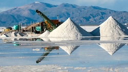 Ein Großteil der globalen Lithium-Vorräte liegt in den Salzebenen Südamerikas. Investoren aus aller Welt buhlen um Rohstoffpartnerschaften und Abbaurechte. (Bild: stock.adobe.com)