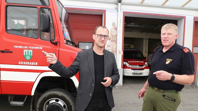 SPÖ-Bürgermeister Andreas Gradwohl und Feuerwehr-Kommandant Günther Bernhardt sind für einen Standort im Zentrum. (Bild: Judt Reinhard)