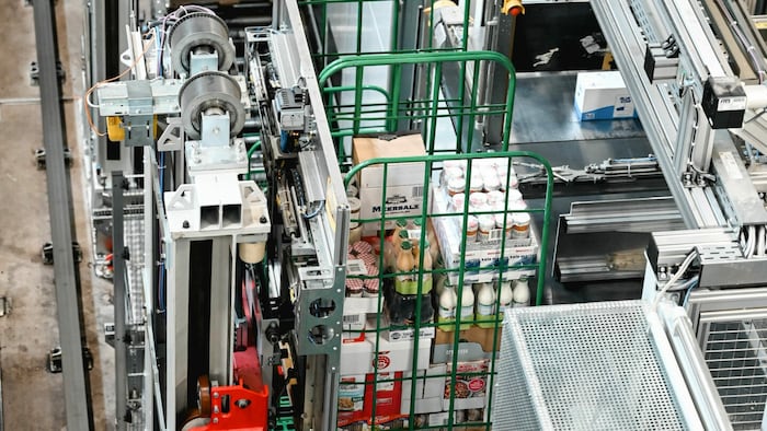 18.000 verschiedene Artikel lagert die Salzburger Handelskette in Wels.