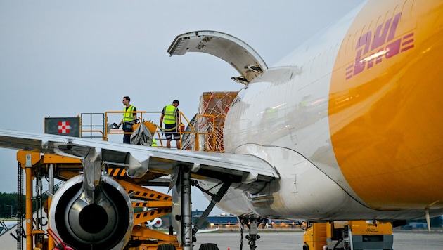 Die DHL-Flieger können mit 21 bis 28 Tonnen Fracht beladen werden. (Bild: Harald Dostal)