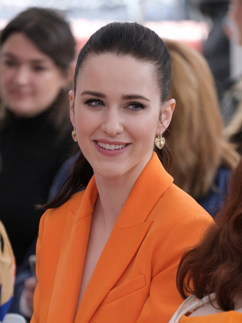 Rachel Brosnahan wird als seine Frau, Lois Lane, zu sehen sein. (Bild: APA/Getty Images via AFP/GETTY IMAGES/Alberto E. Rodriguez)