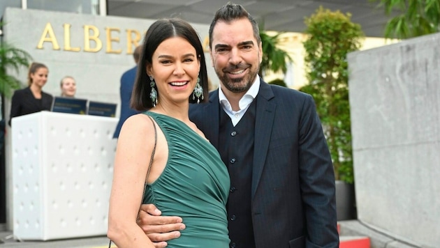 Model Kerstin Lechner und ihr Mann, Unternehmer Kari Ochsner waren beim Sommerfest dabei. (Bild: Markus Wenzel)