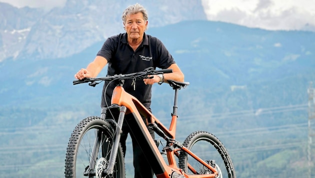 Franz Kneissl III mit einem seiner neuen Kneissl E-Bikes. (Bild: Wallner Hannes)