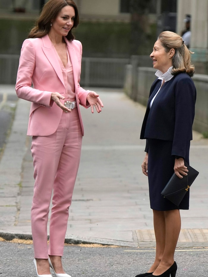 Prinzessin Kate trug Ende Mai bei einem Termin einen rosaroten Hosenanzug.