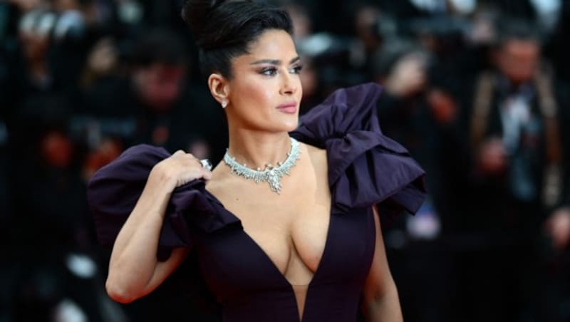 Salma Hayek war für Linda Evangelista in der schweren Zeit eine große Unterstützung. (Bild: APA/AFP/CHRISTOPHE SIMON)