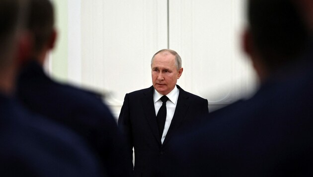 Nach Experten-Meinung zeigt Russlands Präsident Wladimir Putin (hier am Dienstag im Moskauer Kreml) mit seinem Agieren seine Ängstlichkeit. (Bild: APA/AFP/SPUTNIK/Mikhail Tereshchenko)