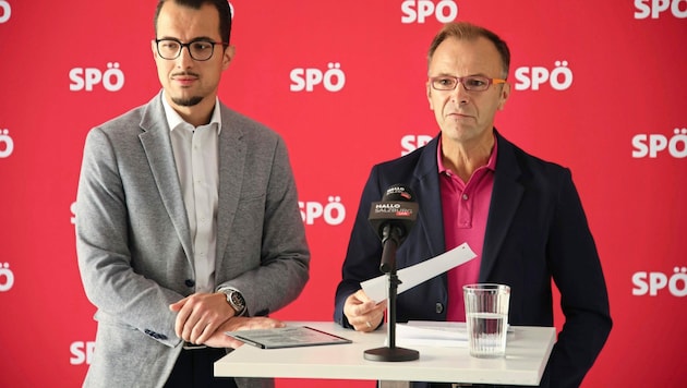 SPÖ-Verkehrssprecher Tarik Mete und Bürgermeister-Stellvertreter Bernhard Auinger informierten über die Position der Stadt-SPÖ zum geplanten Ausbau der Lokalbahn (Bild: ANDREAS TROESTER)