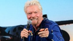 Der britische Milliardär Richard Branson hat nun ebenfalls das Tor zum kommerziellen Weltraumtourismus aufgestoßen. (Bild: AP)