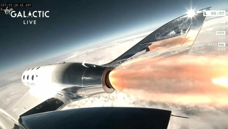 Mithilfe einer Trägerrakete wurde die „VSS Unity“ in die Zielhöhe gebracht. (Bild: APA/AFP/Virgin Galactic/Handout)