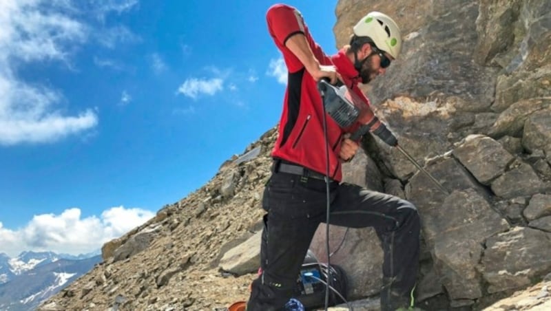 Im Hochgebirge müssen Profis ran, die teils mit schwerem Gerät ausrücken, um die Steige zu erhalten. (Bild: Wallner Hannes)