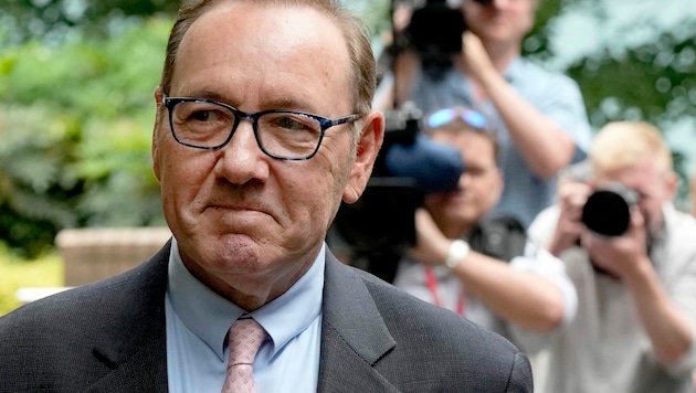 Kevin Spacey steht derzeit in London vor Gericht. (Bild: APA/AP Photo/Frank Augstein)