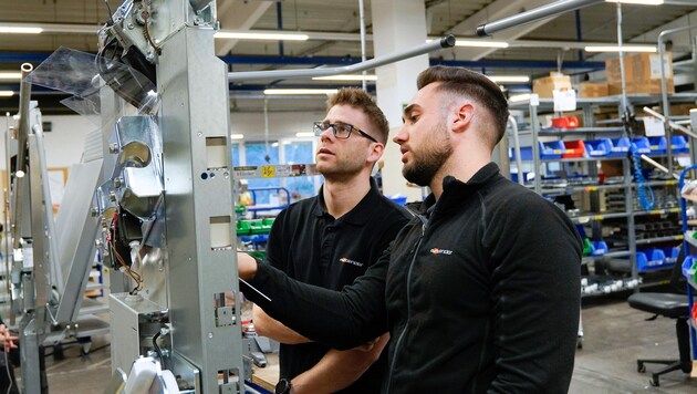 Ascendor beschäftigt aktuell 95 Mitarbeiter. Die Liftanlagen werden ausschließlich im Bezirk Rohrbach produziert. (Bild: Ascendor)