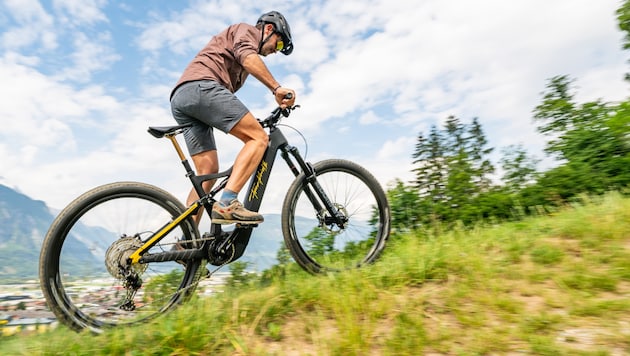 Bergauf macht das leistungsstarke Kneissl E-Bike richtig Spaß. (Bild: Peter Maier)