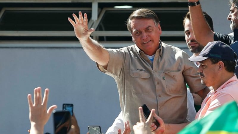 Bolsonaro vor Anhängern (Bild: APA/AFP/Miguel SCHINCARIOL)